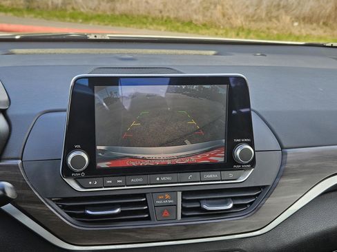 Used 2024 Nissan Altima 2.5 SV image 17