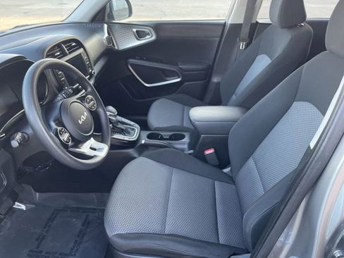 Used 2023 Kia Soul LX w/ LX Technology Package image 11