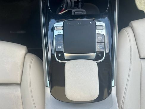 Used 2020 Mercedes-Benz GLB 250 4MATIC w/ Premium Package image 21