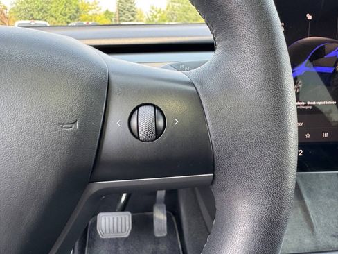 Used 2023 Tesla Model Y Long Range AWD/4WD image 17