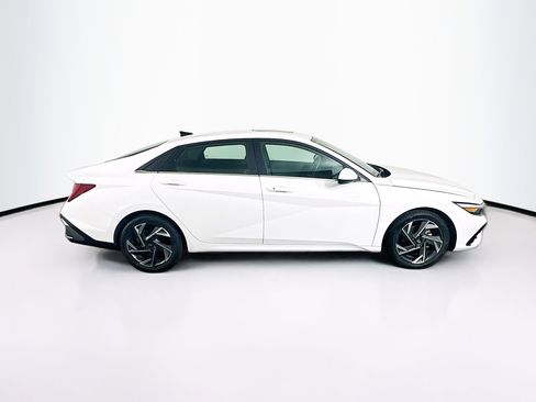 Used 2025 Hyundai Elantra SEL FWD image 10