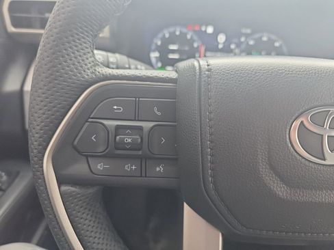 Used 2025 Toyota Tacoma Trailhunter image 19