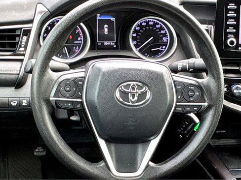 Used 2022 Toyota Camry LE image 10