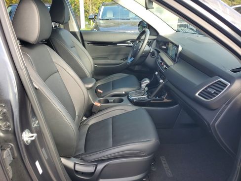 Certified 2025 Kia Seltos EX image 7