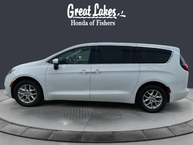 Used 2023 Chrysler Voyager LX FWD image 2
