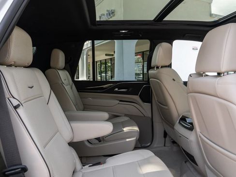 Used 2023 Cadillac Escalade Premium Luxury w/ Performance Package AWD/4WD image 26