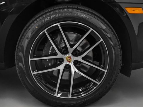 Used 2025 Porsche Macan image 15