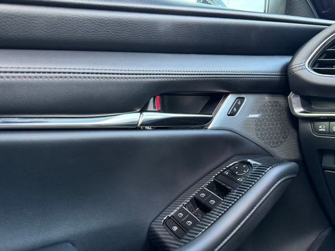 Used 2024 MAZDA MAZDA3 Hatchback w/Premium Plus Pkg image 12