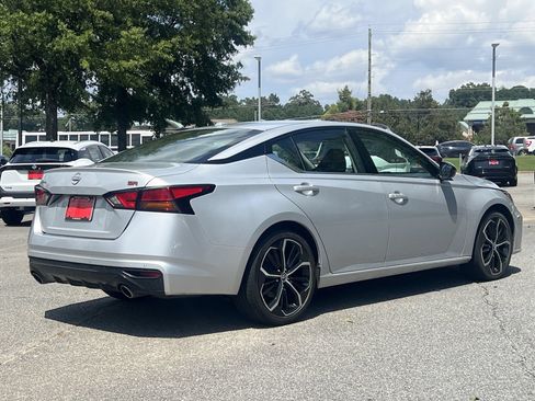 Used 2024 Nissan Altima 2.5 SR FWD image 25
