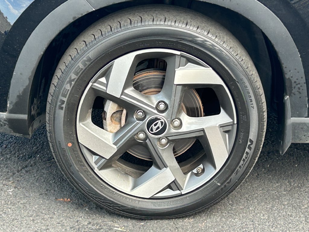 Used 2022 Hyundai Venue SEL FWD image 11