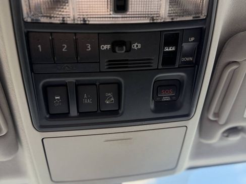 Used 2016 Toyota 4Runner Limited AWD/4WD image 30