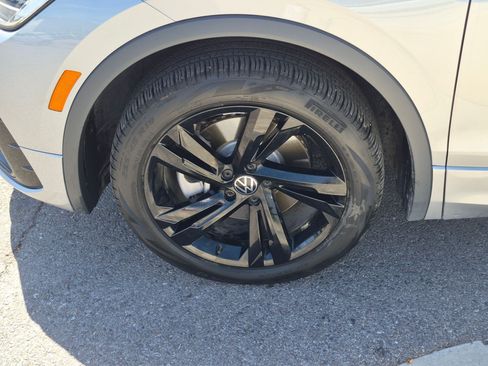 Used 2024 Volkswagen Tiguan SE R-Line AWD/4WD image 14