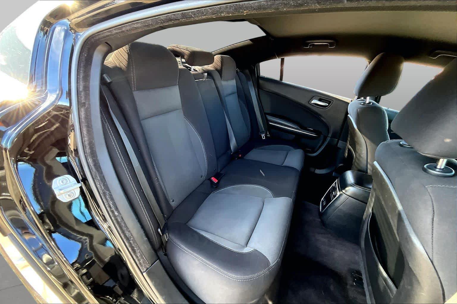 Used 2017 Dodge Charger SE RWD image 20