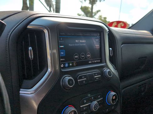 Used 2021 Chevrolet Silverado 1500 RST w/ Z71 Off-Road Package AWD/4WD image 23