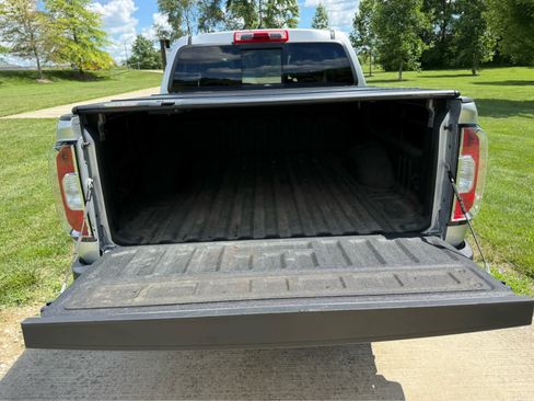Used 2017 GMC Canyon SLT w/ Driver Alert Package AWD/4WD image 5