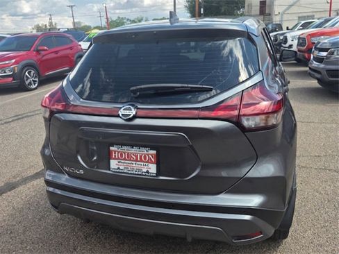 Used 2021 Nissan Kicks S FWD image 2