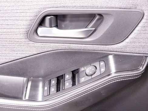 Used 2023 Nissan Rogue SV image 21