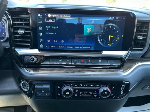 Used 2025 Chevrolet Silverado 1500 LT RWD image 25