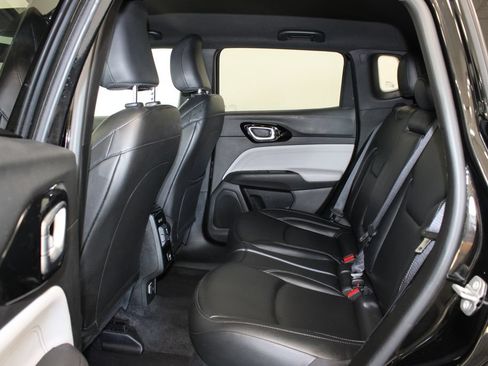 Used 2025 Jeep Compass Limited AWD/4WD image 5