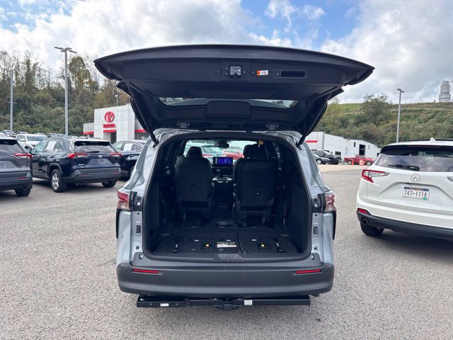 Used 2026 Toyota Sienna XLE Woodland Edition AWD/4WD image 21