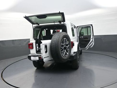 New 2026 Jeep Wrangler Unlimited Sahara AWD/4WD image 25