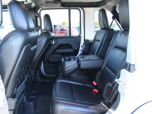 Used 2022 Jeep Wrangler Unlimited Rubicon w/ LED Lighting Group AWD/4WD image 45