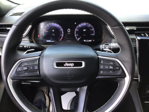 Certified 2024 Jeep Grand Cherokee Altitude AWD/4WD image 12