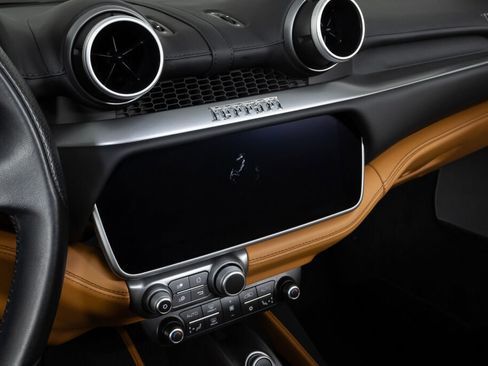 Used 2019 Ferrari Portofino image 35