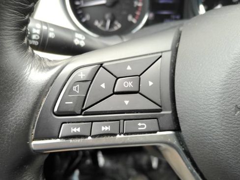 Used 2018 Nissan Rogue Sport SL w/ SL Premium Package FWD image 39