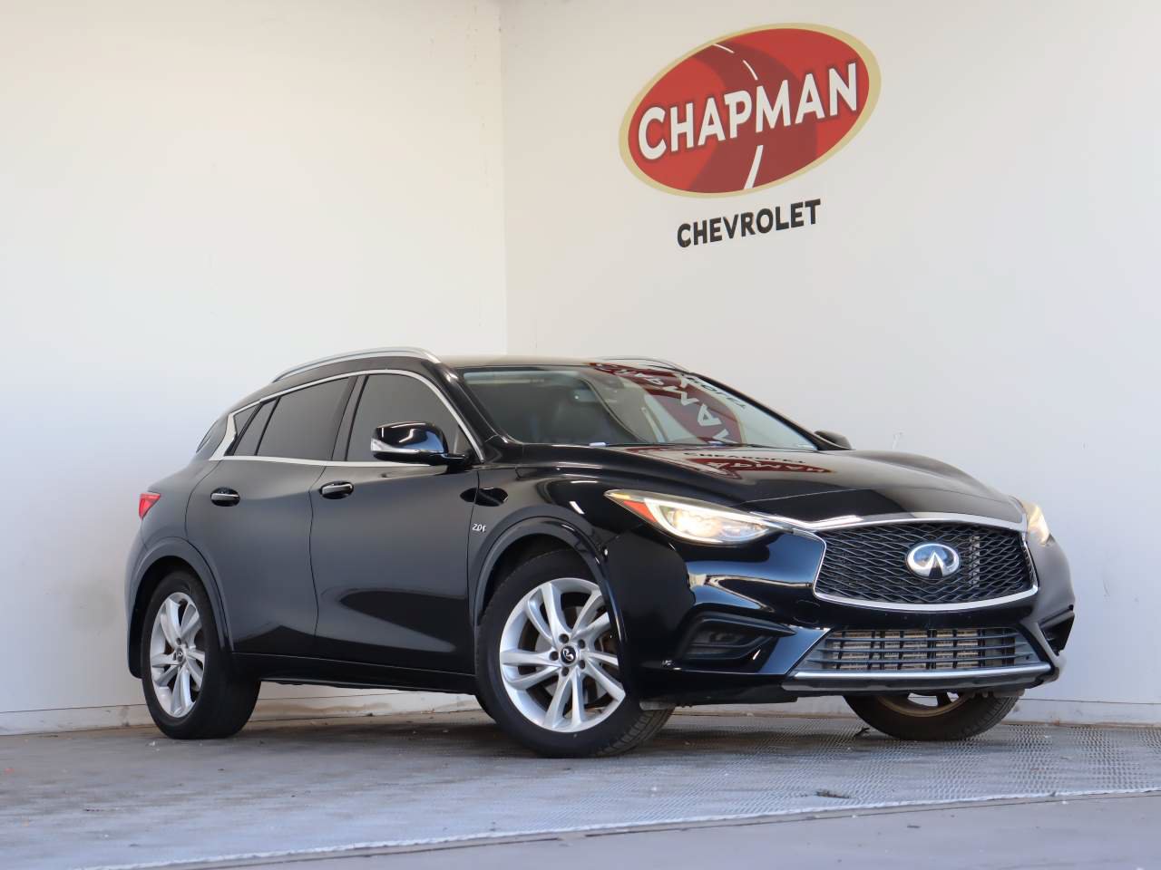 Used 2018 INFINITI QX30 FWD image 1