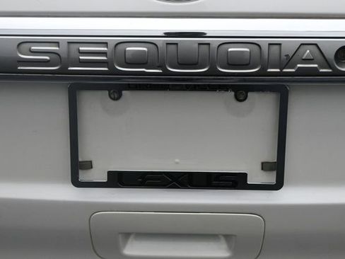 Used 2017 Toyota Sequoia Platinum AWD/4WD image 35