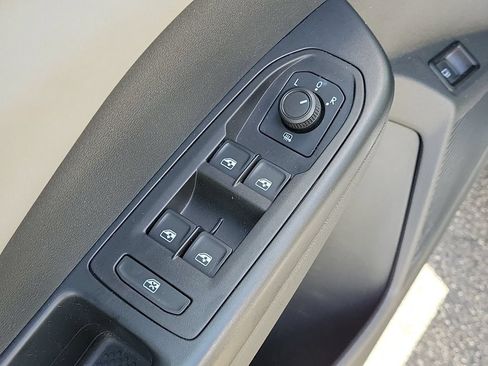 Used 2023 Volkswagen Taos SE FWD image 19
