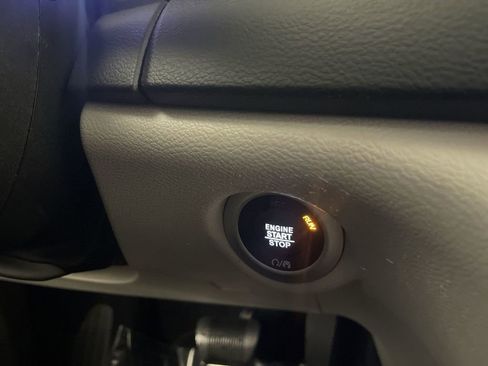 Used 2022 Chrysler Pacifica Touring-L FWD image 10