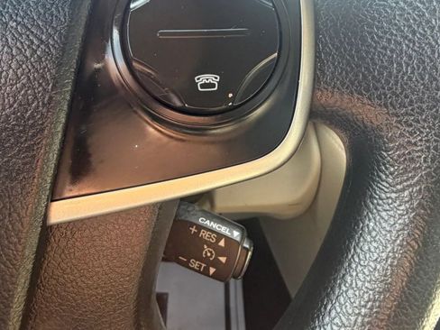 Used 2013 Toyota Camry LE FWD image 11