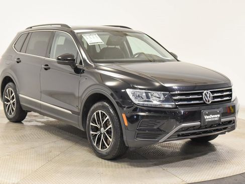 Used 2021 Volkswagen Tiguan SE w/ Panoramic Sunroof Package image 3