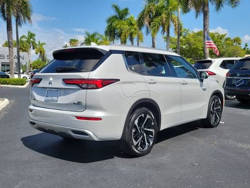 Used 2023 Mitsubishi Outlander 4WD Plug-In Hybrid image 4