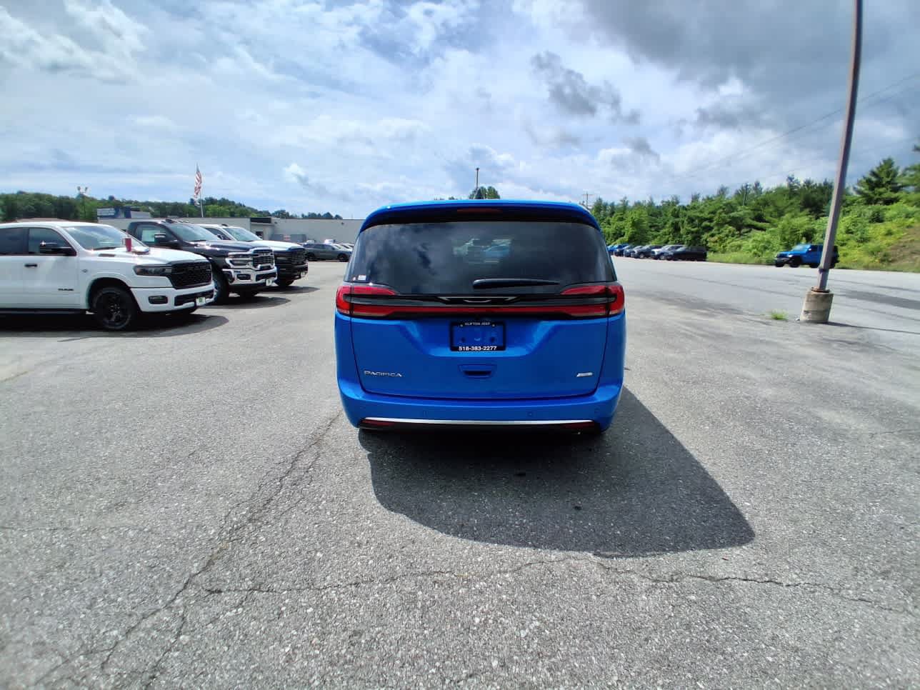 New 2027 Chrysler Pacifica Select AWD/4WD image 5