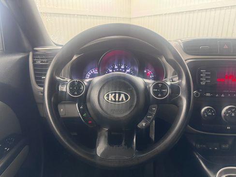 Used 2014 Kia Soul FWD image 19