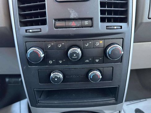 Used 2009 Dodge Grand Caravan SE w/ Climate Group FWD image 21