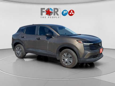 Used 2025 Nissan Kicks S image 7