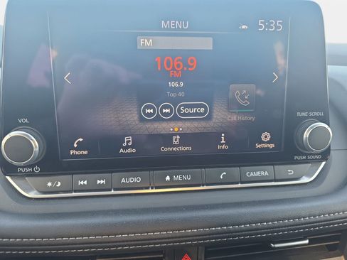 Used 2025 Nissan Rogue SV FWD image 21