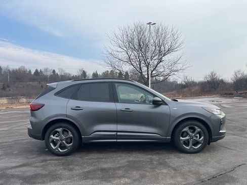 Used 2024 Ford Escape ST-Line image 3