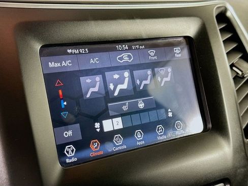 Used 2019 Jeep Cherokee Latitude Plus w/ Cold Weather Group AWD/4WD image 19