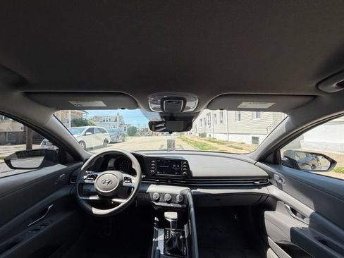 Used 2021 Hyundai Elantra SE FWD image 25