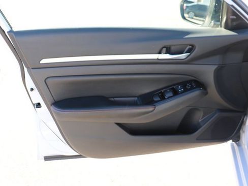 Used 2024 Nissan Altima 2.5 SR image 8