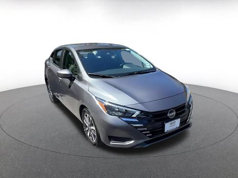 Used 2025 Nissan Versa SV FWD image 3