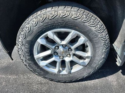 Used 2023 Chevrolet Silverado 1500 LT AWD/4WD image 32