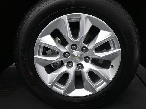 Used 2020 Chevrolet Silverado 1500 Custom w/ Custom Value Package image 11