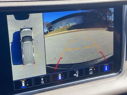 Used 2022 GMC Yukon XL Denali w/ Denali Premium Package image 25