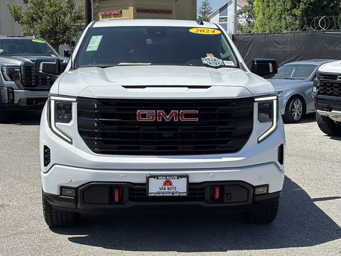 Used 2024 GMC Sierra 1500 Elevation w/ Preferred Package AWD/4WD image 9
